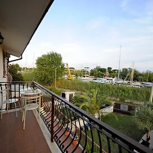  Guest house A La Vue: Shared Bath With Ac Near Fiera Di Roma
